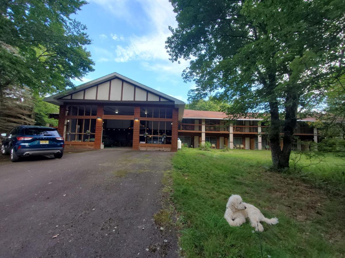 Pocono Mountain Hotel And Spa Gouldsboro Exterior photo