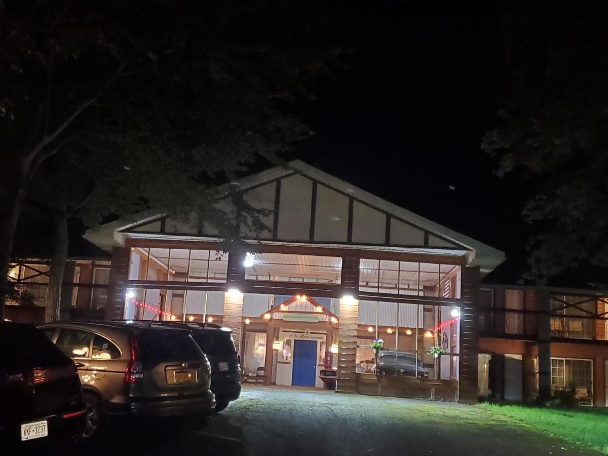Pocono Mountain Hotel And Spa Gouldsboro Exterior photo